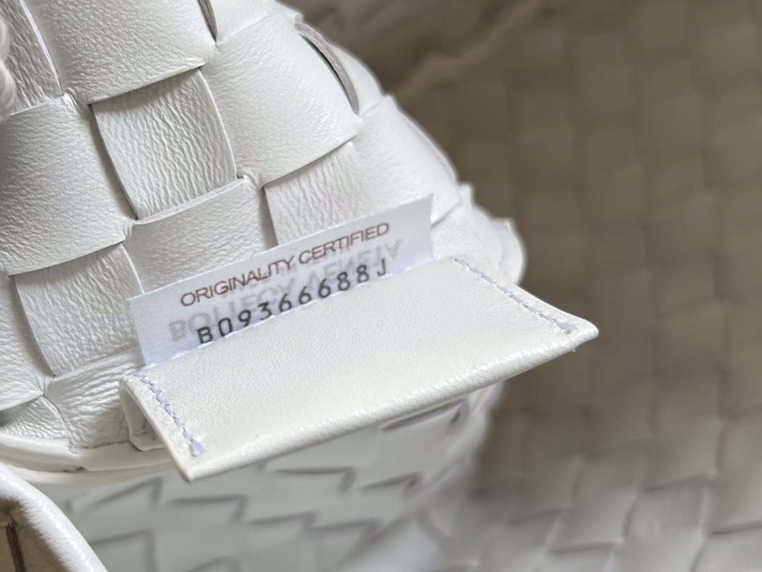Bottega Veneta BV 716082 Sardine White