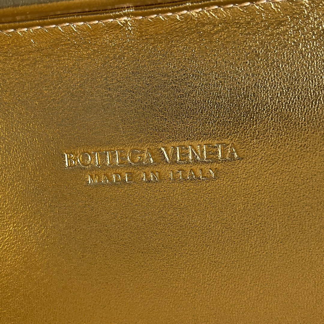 Bottega Veneta BV 717622 Knot BV10104
