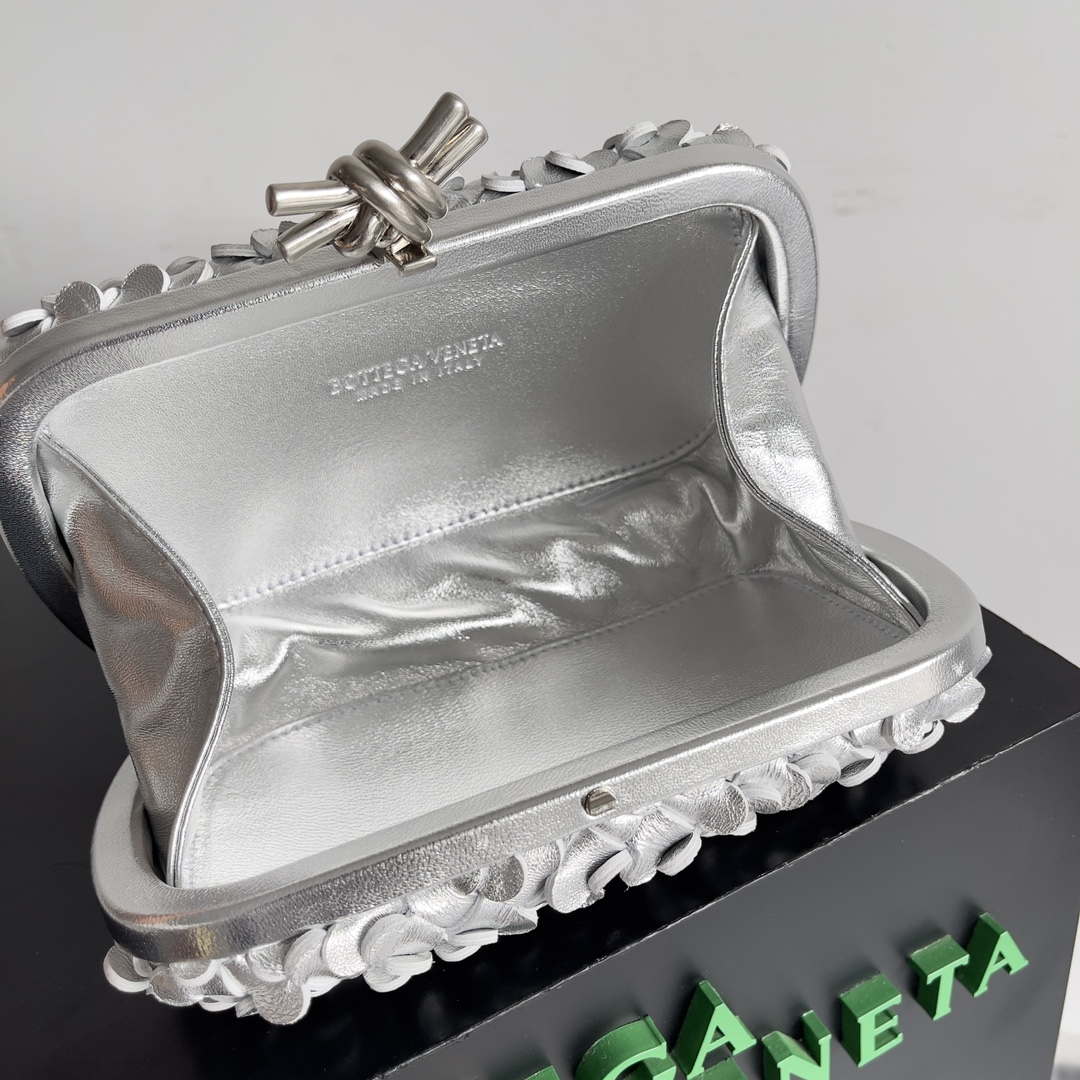 Bottega Veneta BV 717622 Knot BV10105