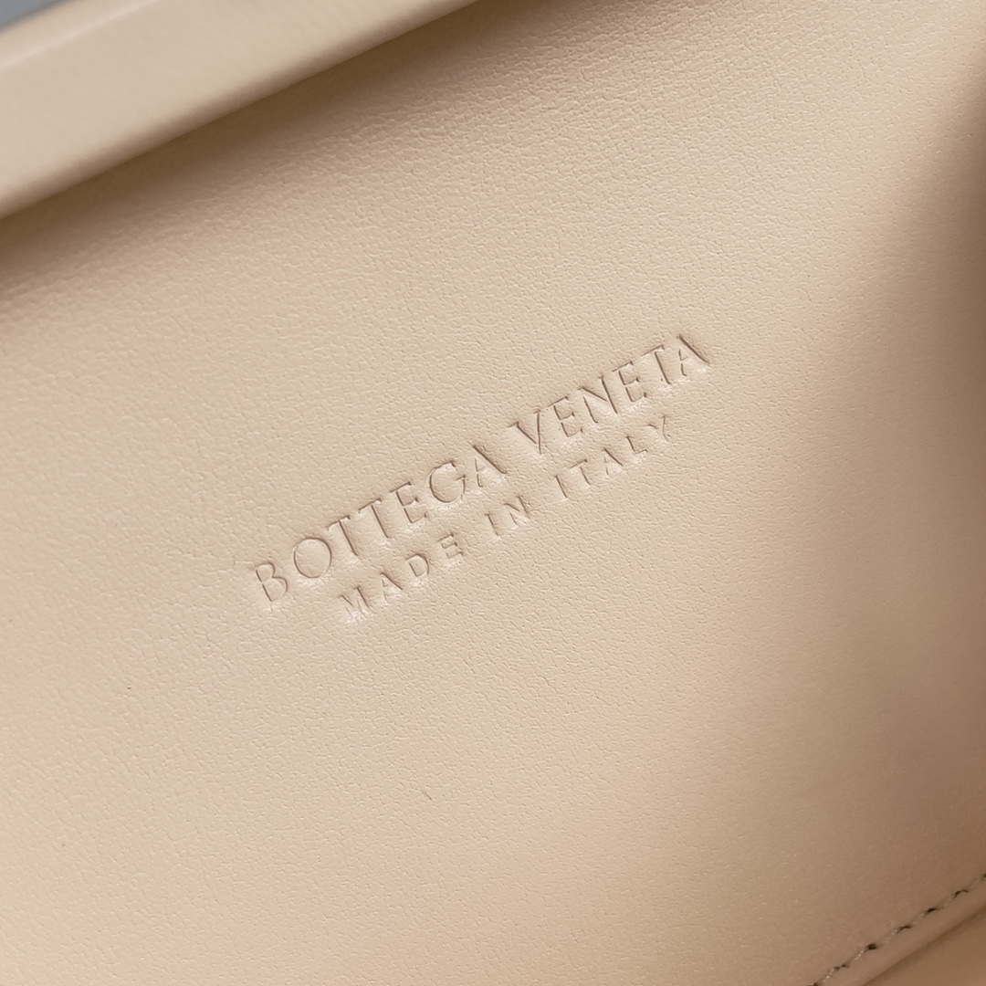 Bottega Veneta BV 717622 Knot BV10100