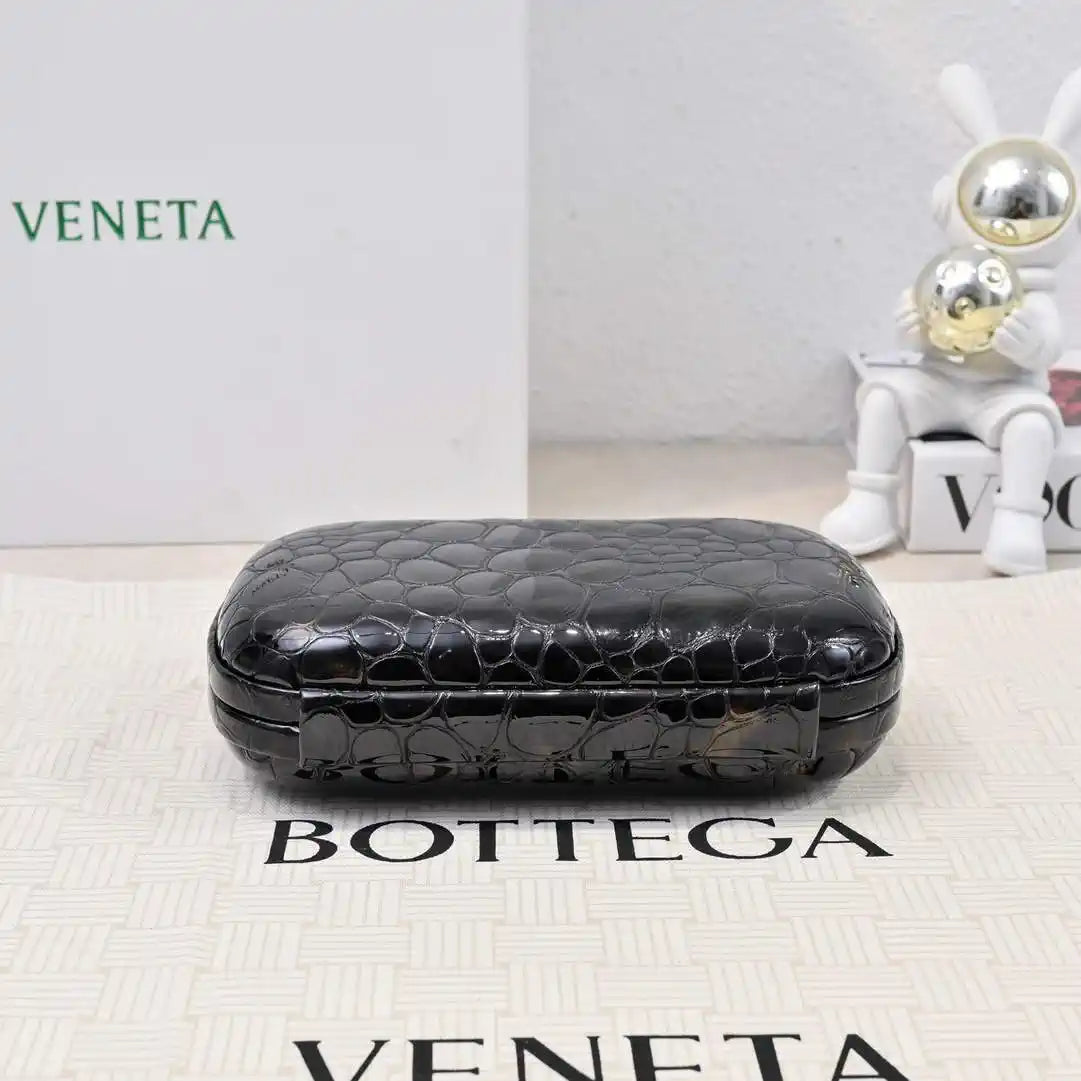 Bottega Veneta BV 717622V01D12929 Knot Pearlescent crocodile pattern BV10140