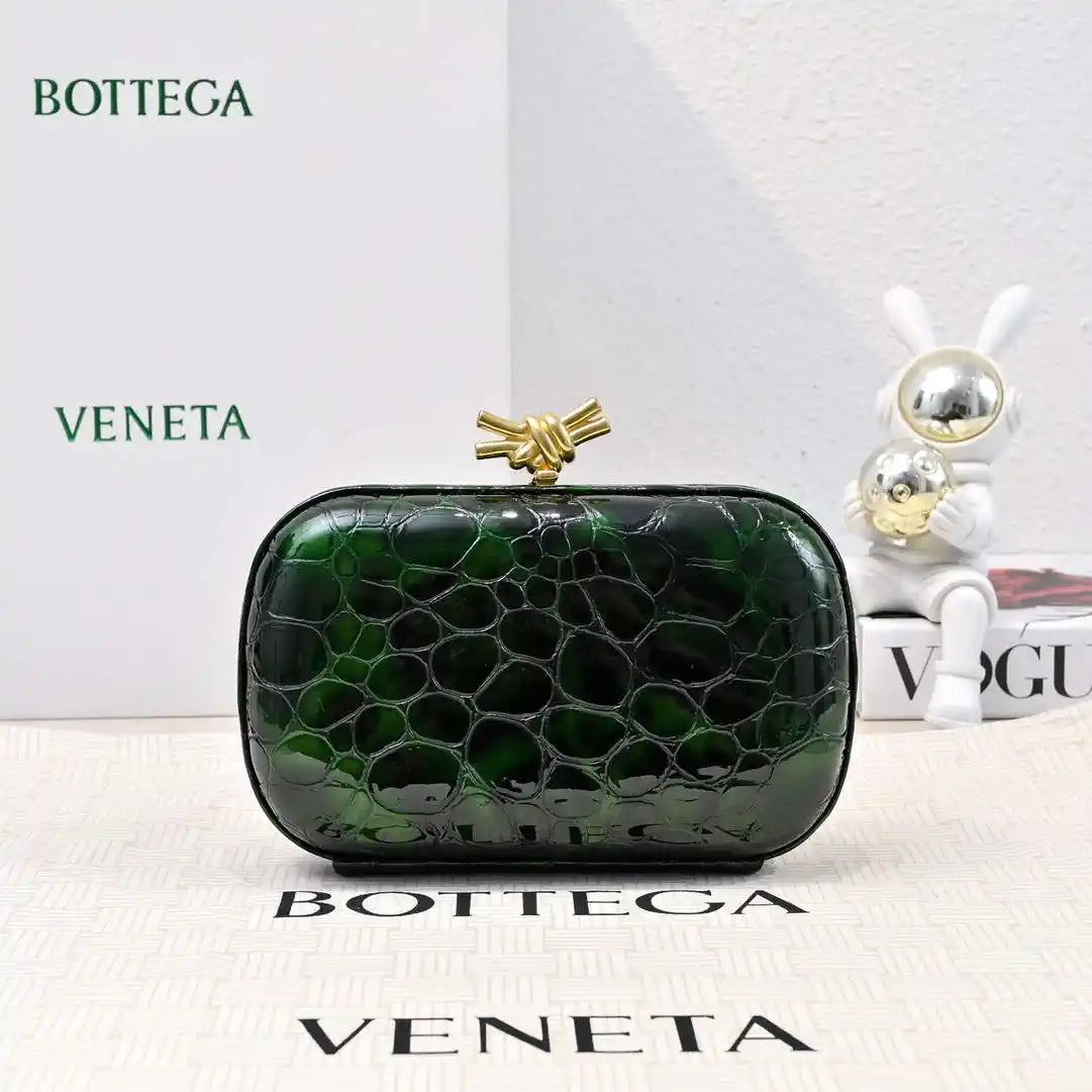 Bottega Veneta BV 717622V01D12929 Knot Pearlescent crocodile pattern BV10141