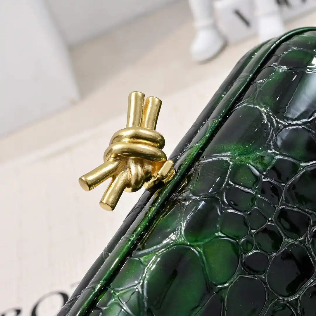 Bottega Veneta BV 717622V01D12929 Knot Pearlescent crocodile pattern BV10141
