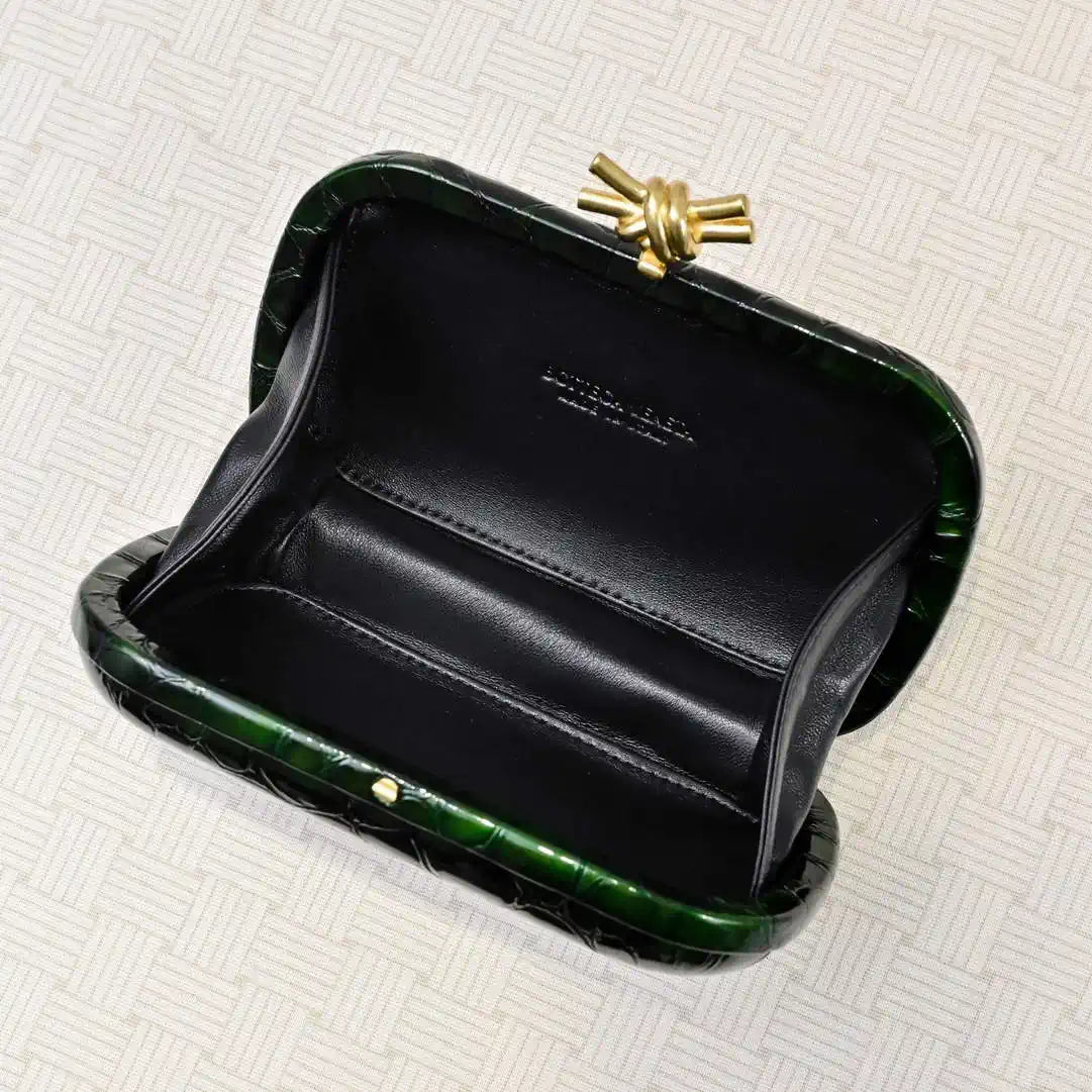Bottega Veneta BV 717622V01D12929 Knot Pearlescent crocodile pattern BV10141