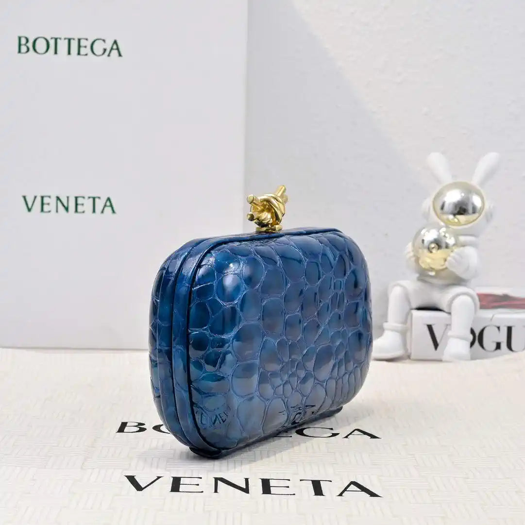 Bottega Veneta BV 717622V01D12929 Knot Pearlescent crocodile pattern BV10142