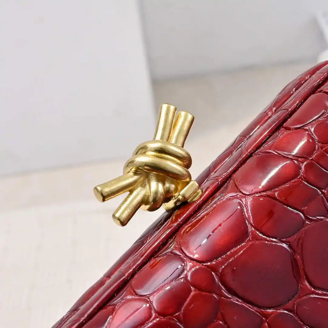 Bottega Veneta BV 717622V01D12929 Knot Pearlescent crocodile pattern BV10143