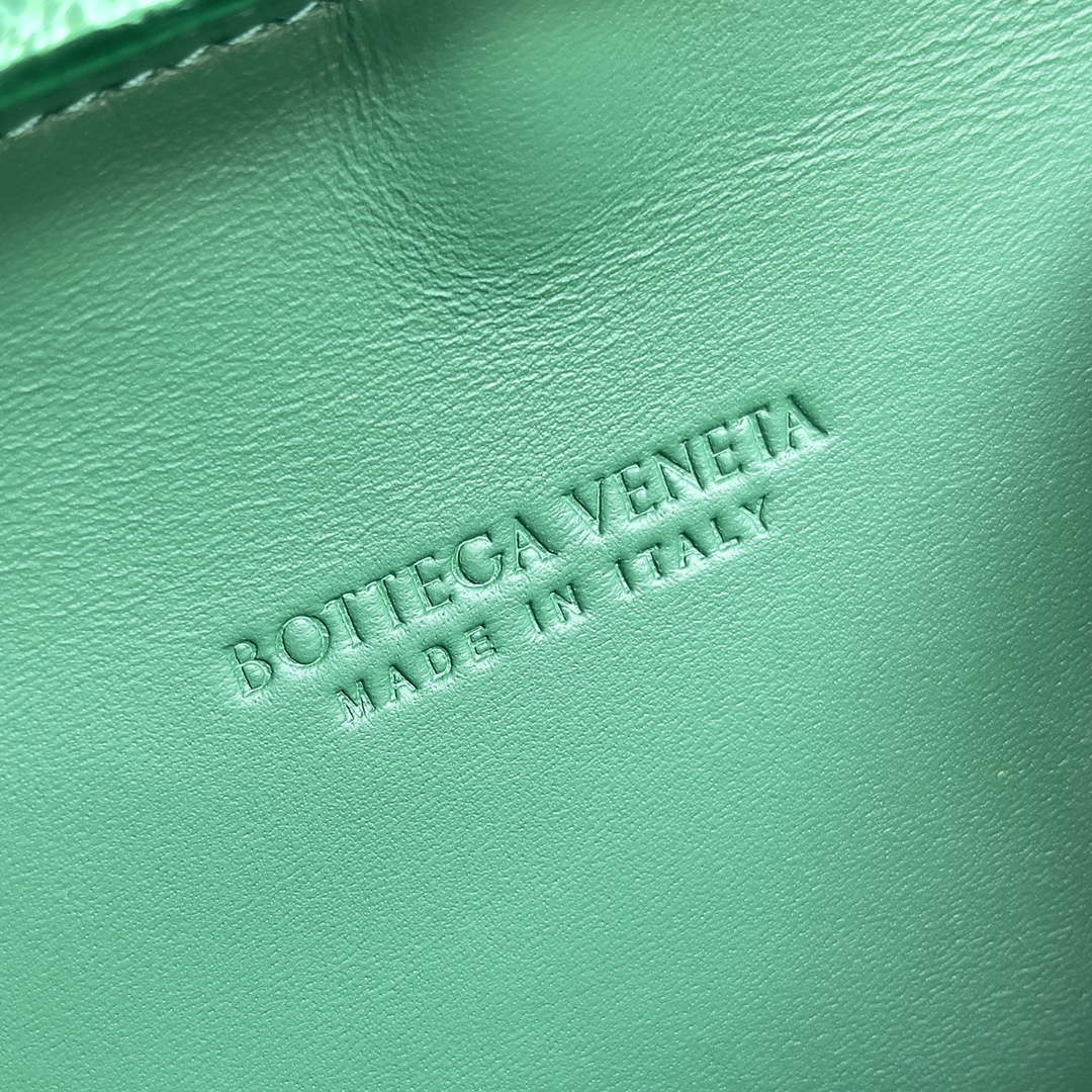Bottega Veneta BV 717623 Knot Small Handbag With Strap BV10111