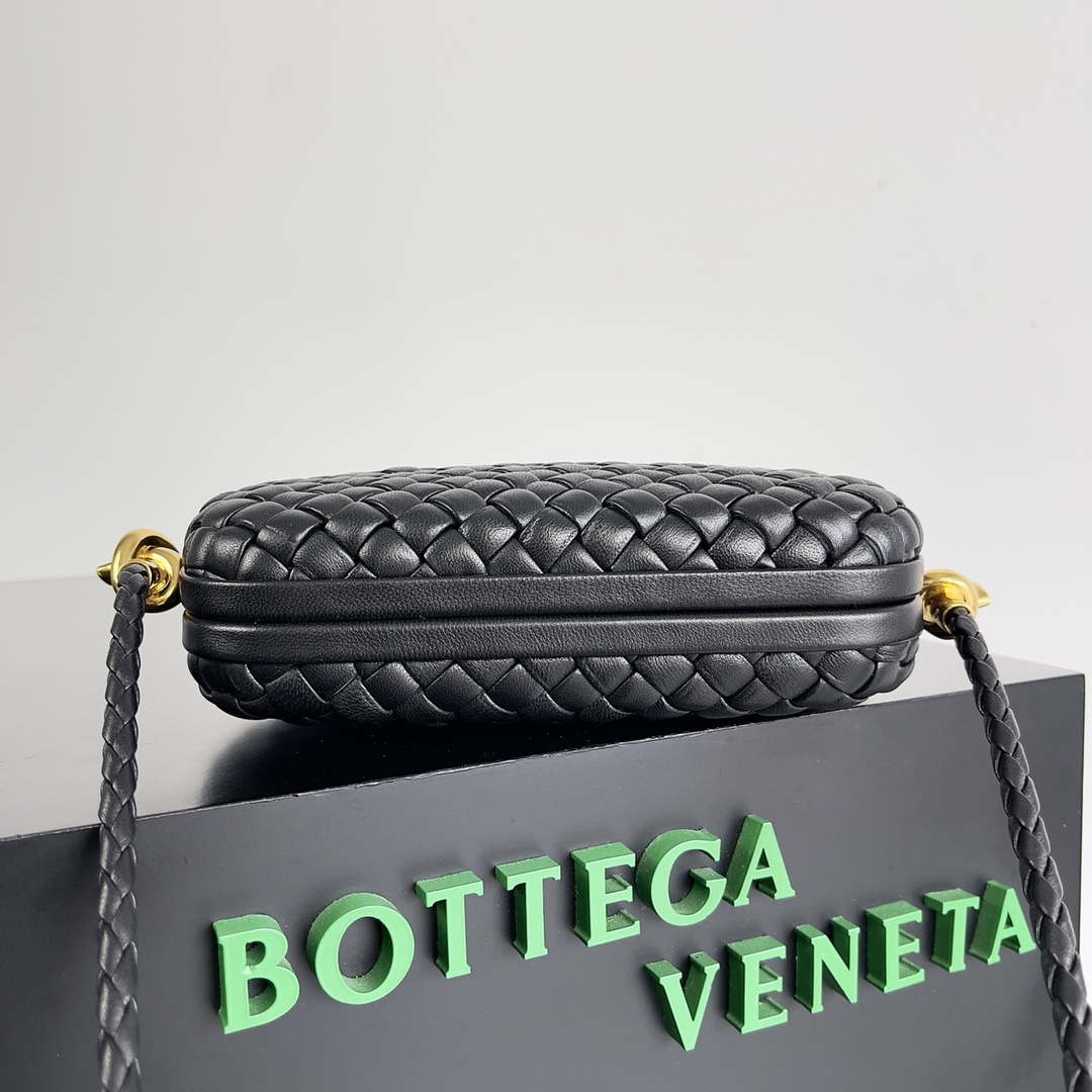 Bottega Veneta BV 717623 Knot Small Handbag With Strap BV10112