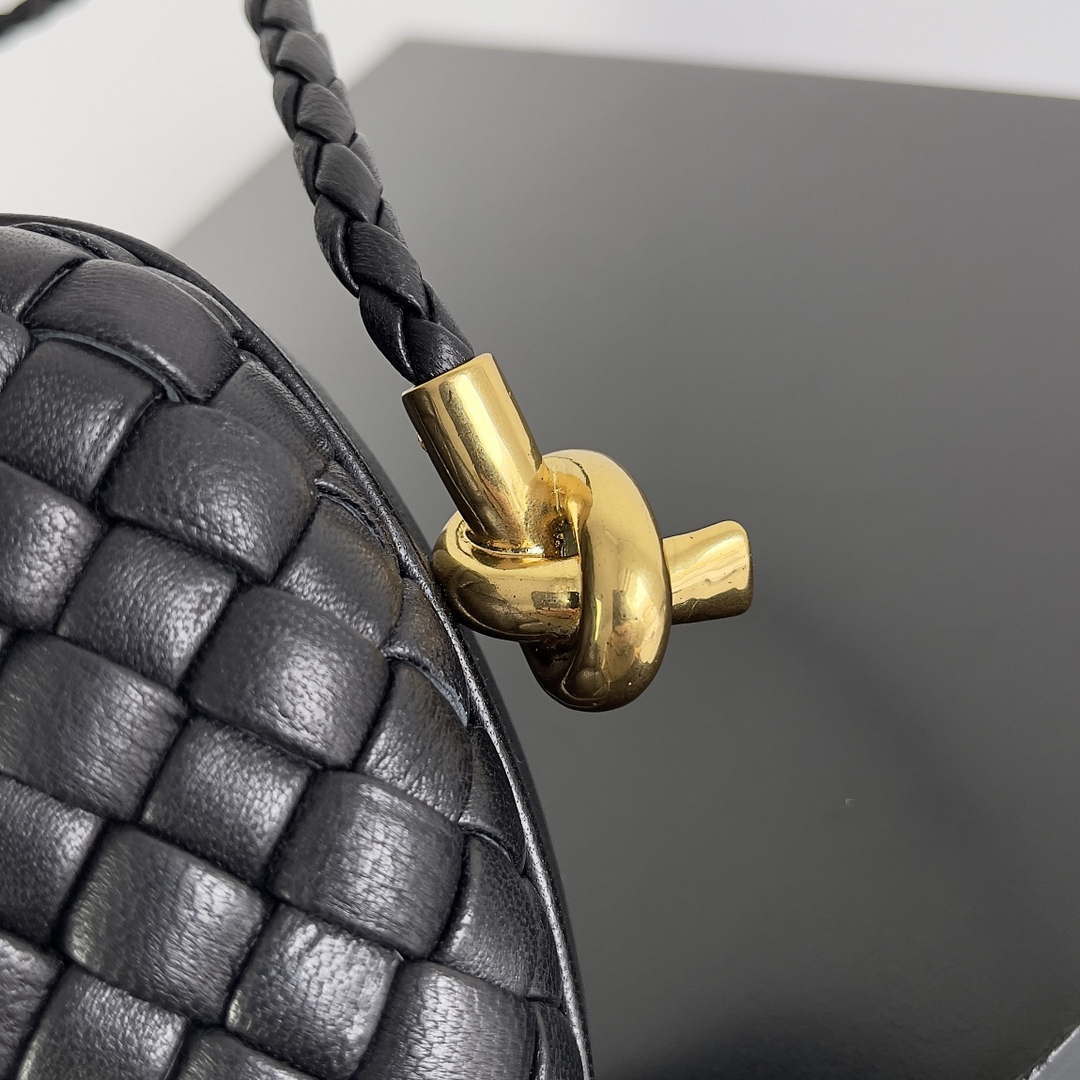 Bottega Veneta BV 717623 Knot Small Handbag With Strap BV10112