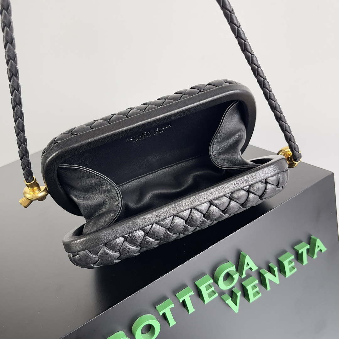 Bottega Veneta BV 717623 Knot Small Handbag With Strap BV10112