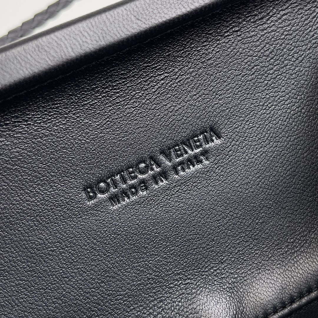 Bottega Veneta BV 717623 Knot Small Handbag With Strap BV10112
