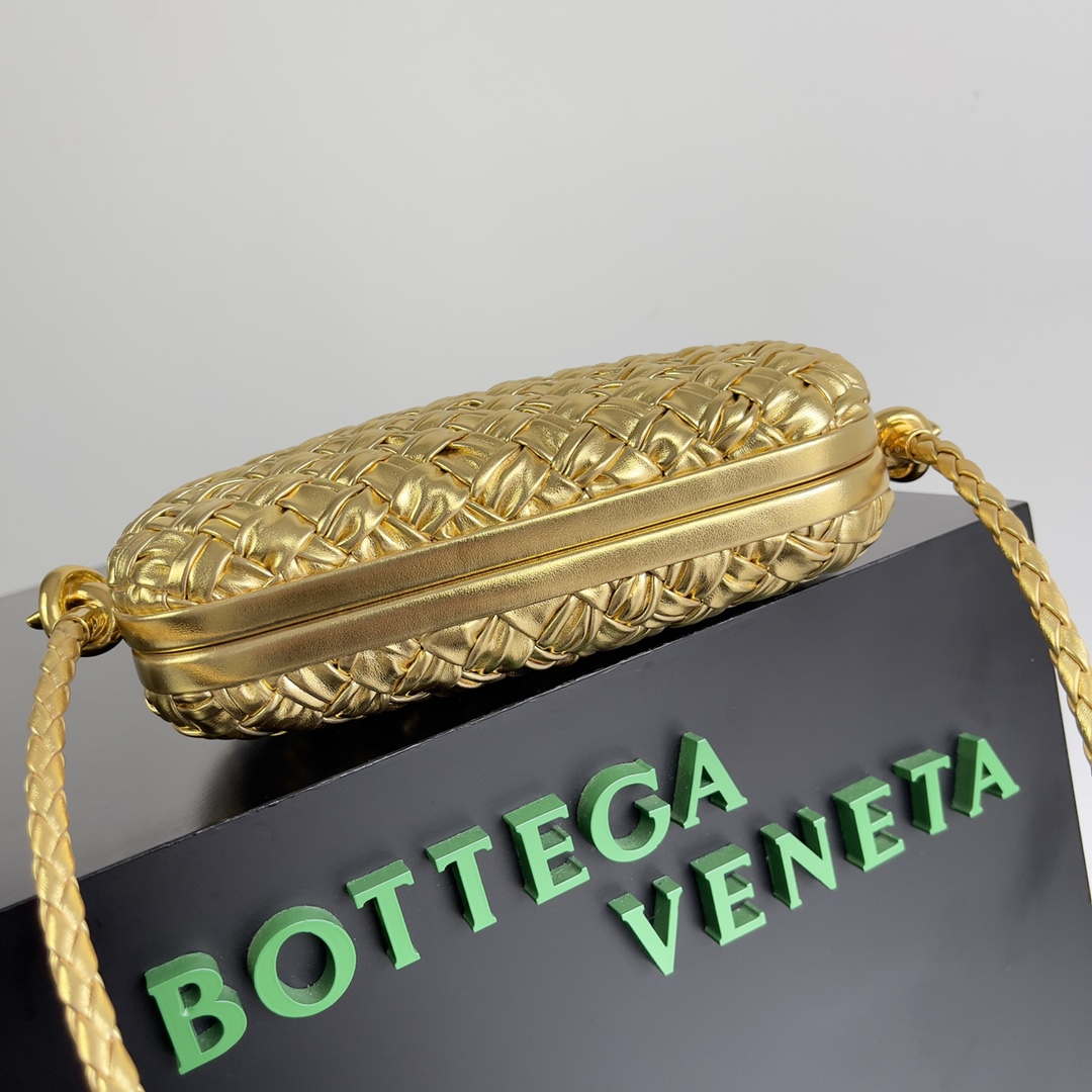 Bottega Veneta BV 717623 Knot Small Handbag With Strap BV10113