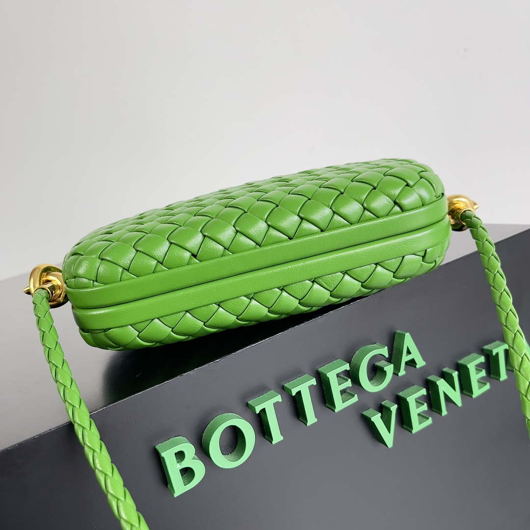 Bottega Veneta BV 717623 Knot Small Handbag With Strap BV10114