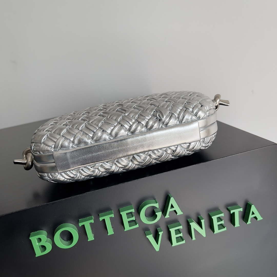 Bottega Veneta BV 717623 Knot Small Handbag With Strap BV10115