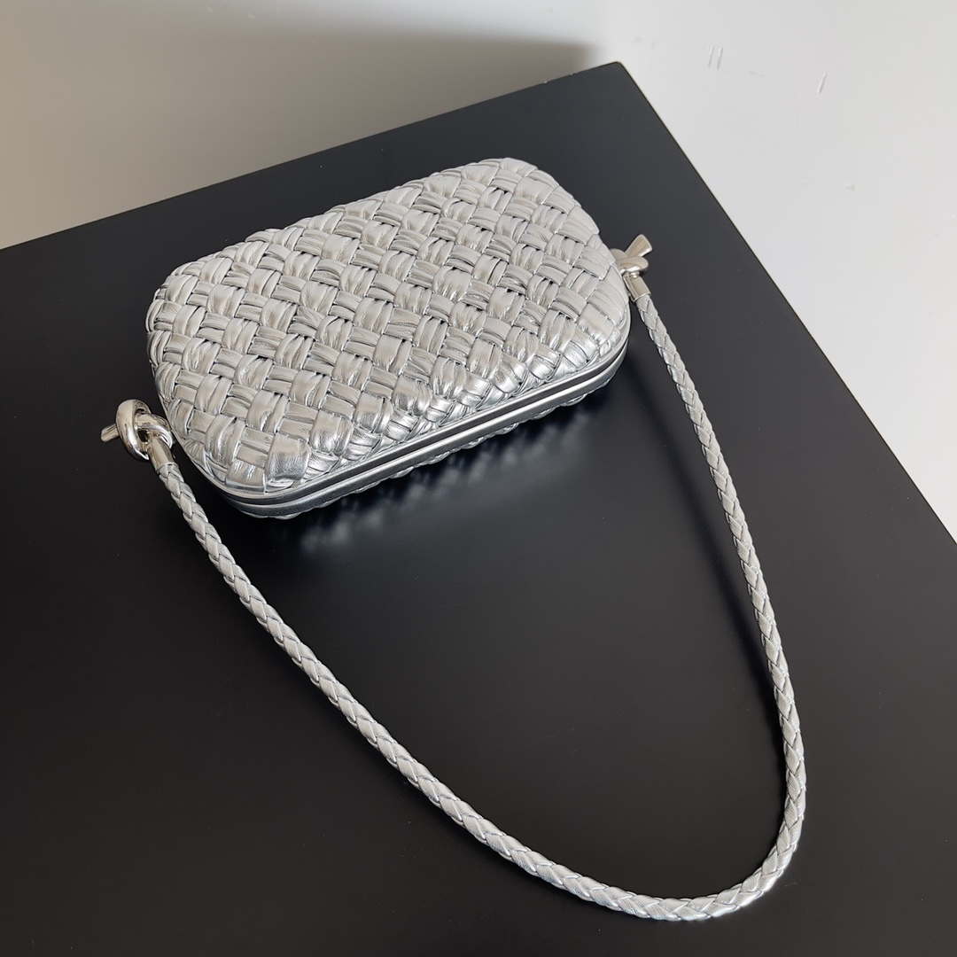 Bottega Veneta BV 717623 Knot Small Handbag With Strap BV10115