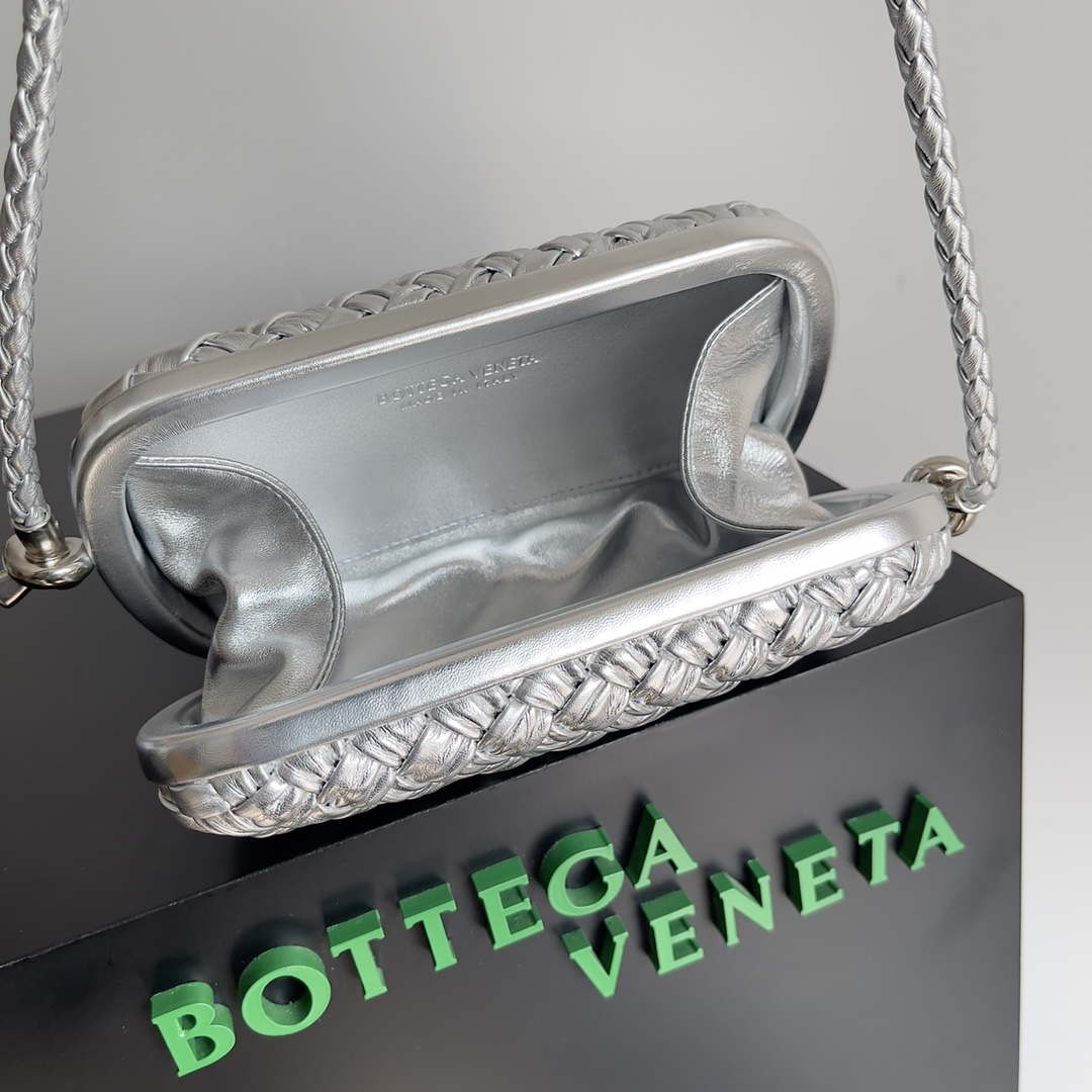 Bottega Veneta BV 717623 Knot Small Handbag With Strap BV10115