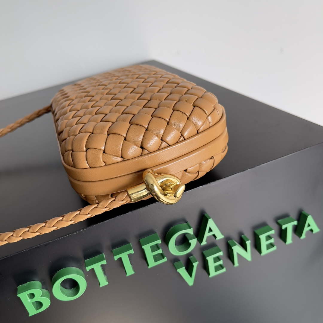 Bottega Veneta BV 717623 Knot Small Handbag With Strap BV10116