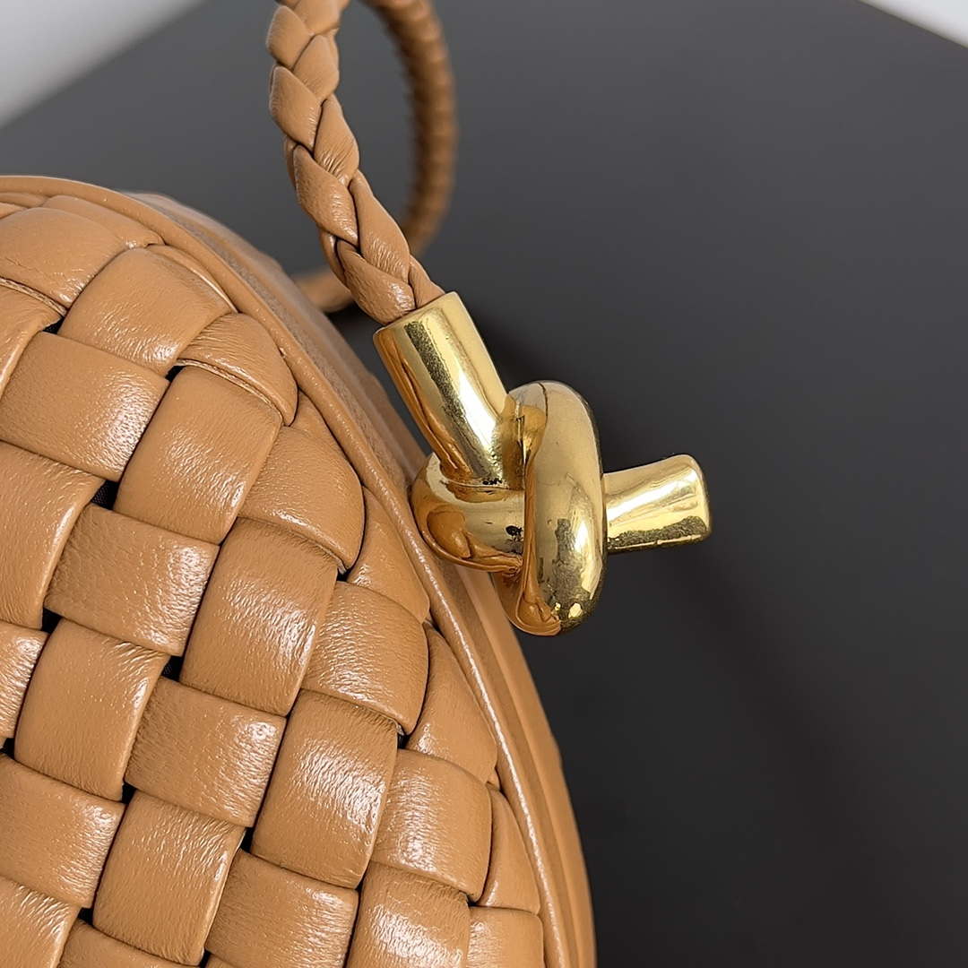 Bottega Veneta BV 717623 Knot Small Handbag With Strap BV10116