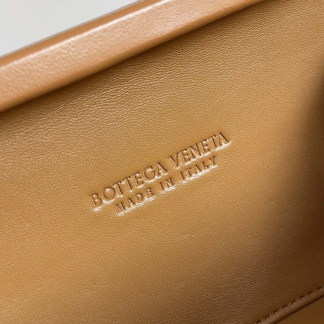 Bottega Veneta BV 717623 Knot Small Handbag With Strap BV10116