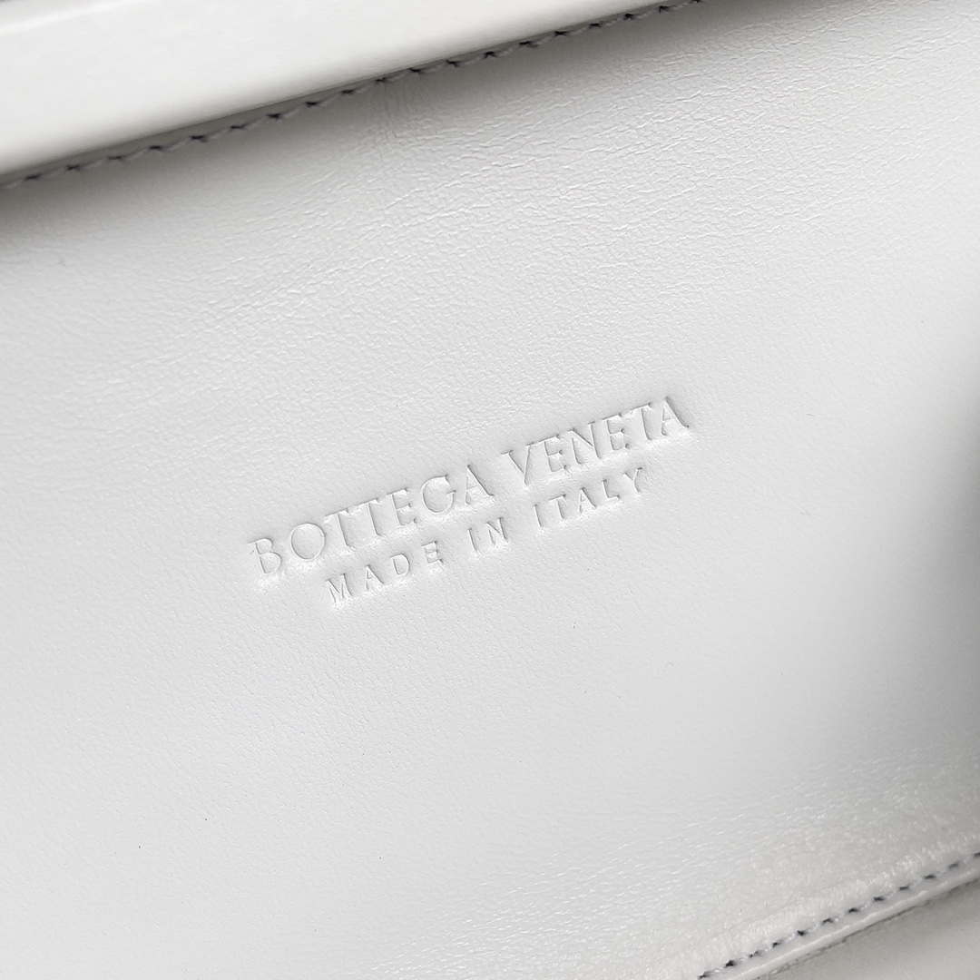 Bottega Veneta BV 717623 Knot Small Handbag With Strap BV10119
