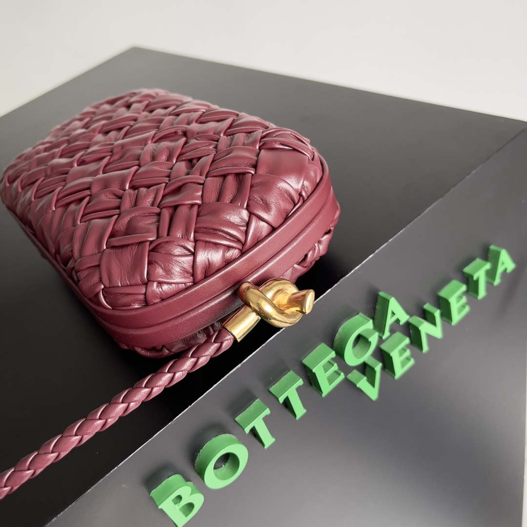 Bottega Veneta BV 717623 Knot Small Handbag With Strap BV10120