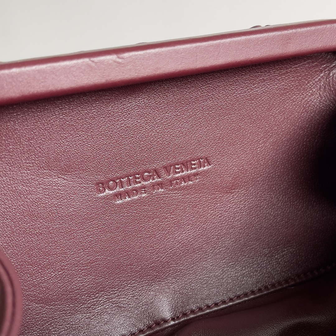 Bottega Veneta BV 717623 Knot Small Handbag With Strap BV10120