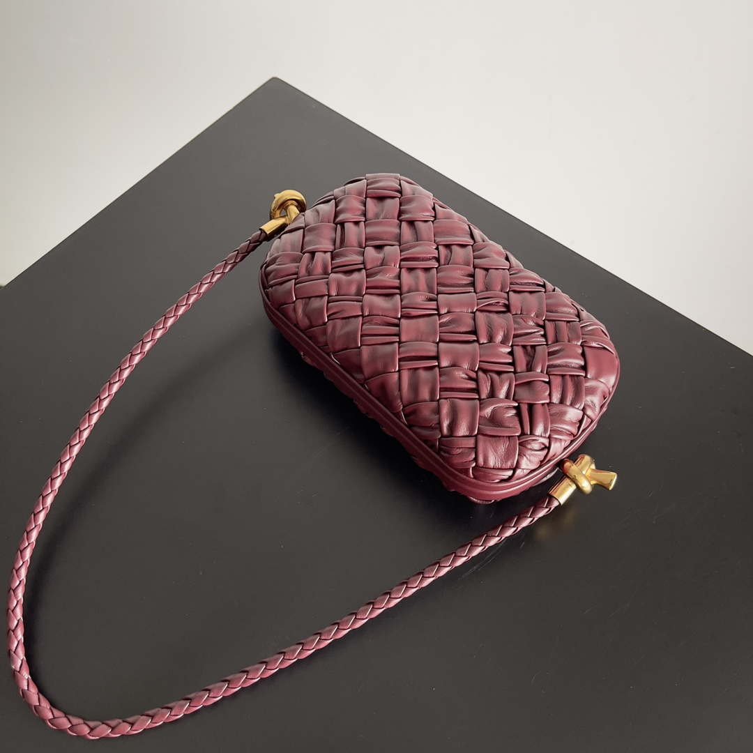 Bottega Veneta BV 717623 Knot Small Handbag With Strap BV10120