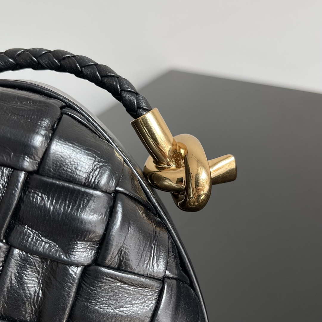 Bottega Veneta BV 717623 Knot Small Handbag With Strap BV10121