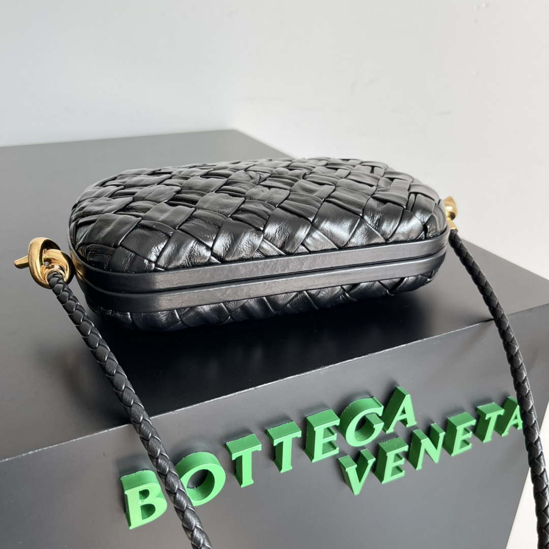 Bottega Veneta BV 717623 Knot Small Handbag With Strap BV10121