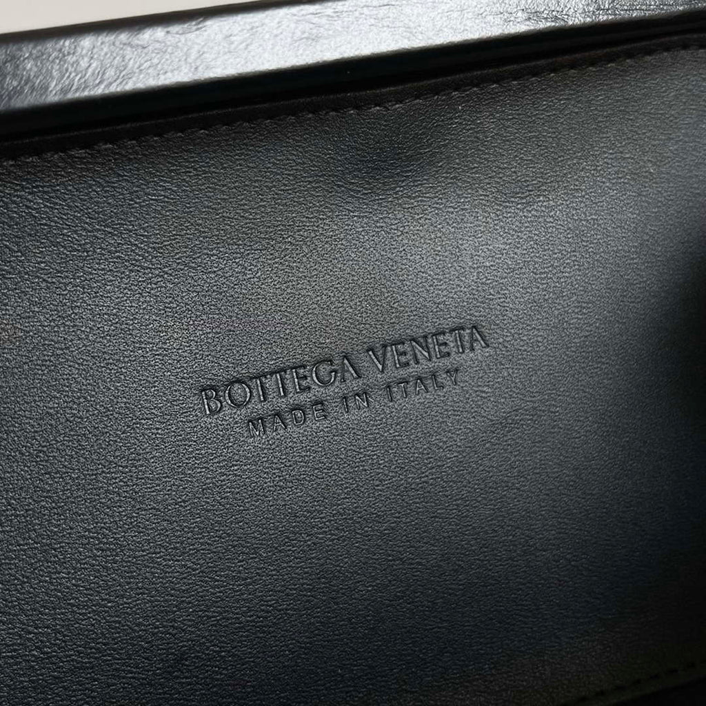 Bottega Veneta BV 717623 Knot Small Handbag With Strap BV10121