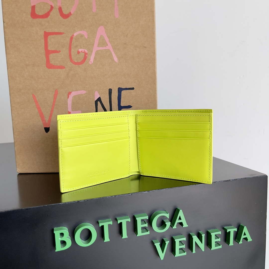 Bottega Veneta BV 740261 Bi-Fold Wallet With Coin Purse BV70075