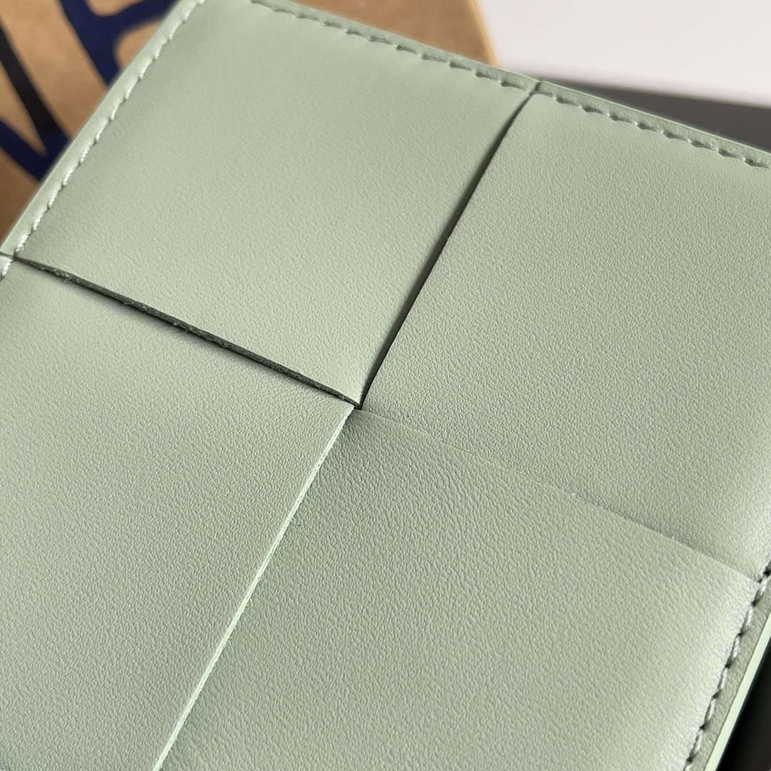 Bottega Veneta BV 740261 Bi-Fold Wallet With Coin Purse BV70077