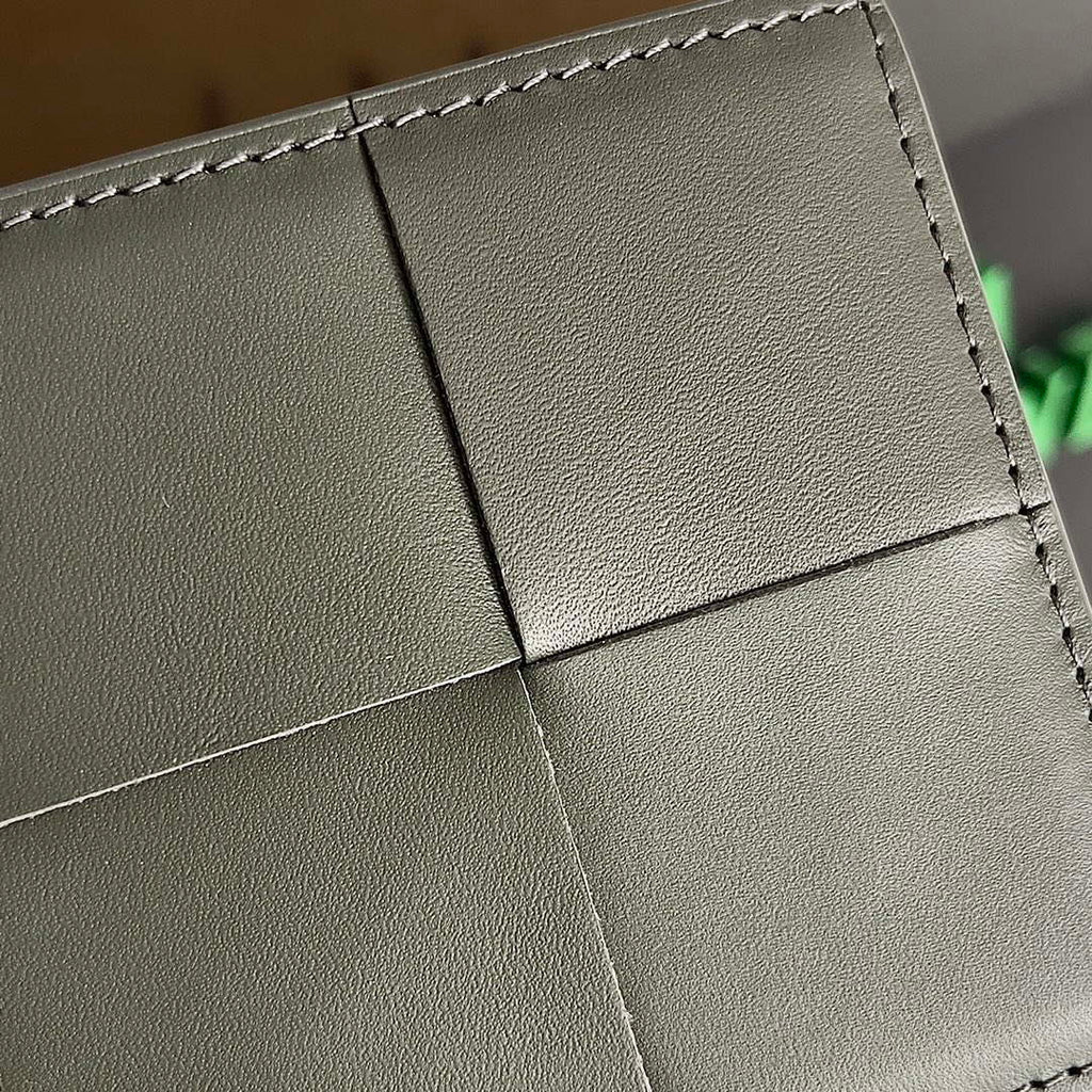 Bottega Veneta BV 740261 Bi-Fold Wallet With Coin Purse BV70079