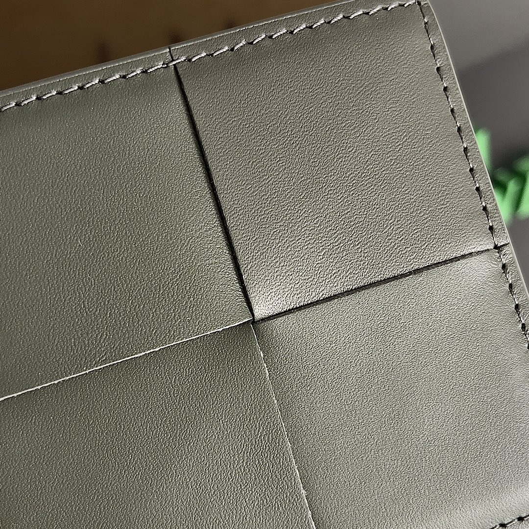 Bottega Veneta BV 740261 Bi-Fold Wallet With Coin Purse BV70079