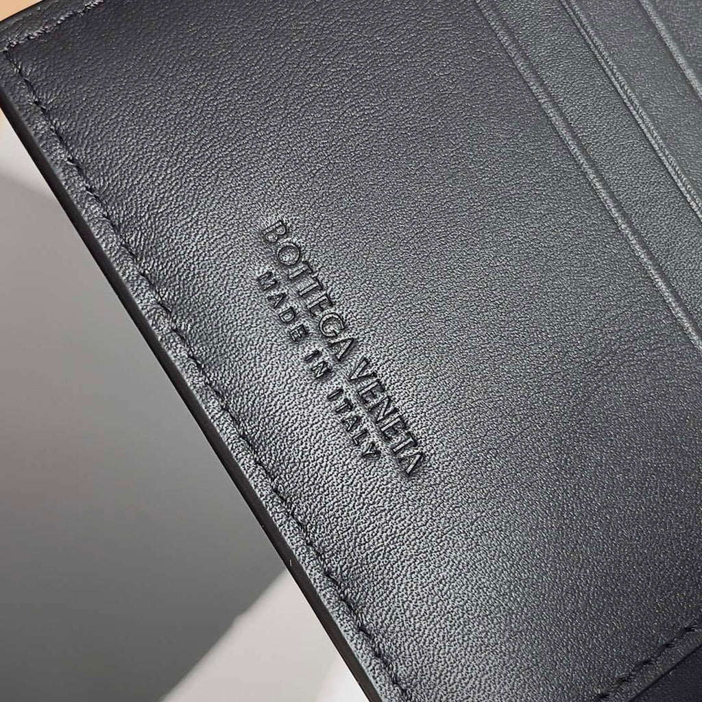 Bottega Veneta BV 740261 Bi-Fold Wallet With Coin Purse BV70081
