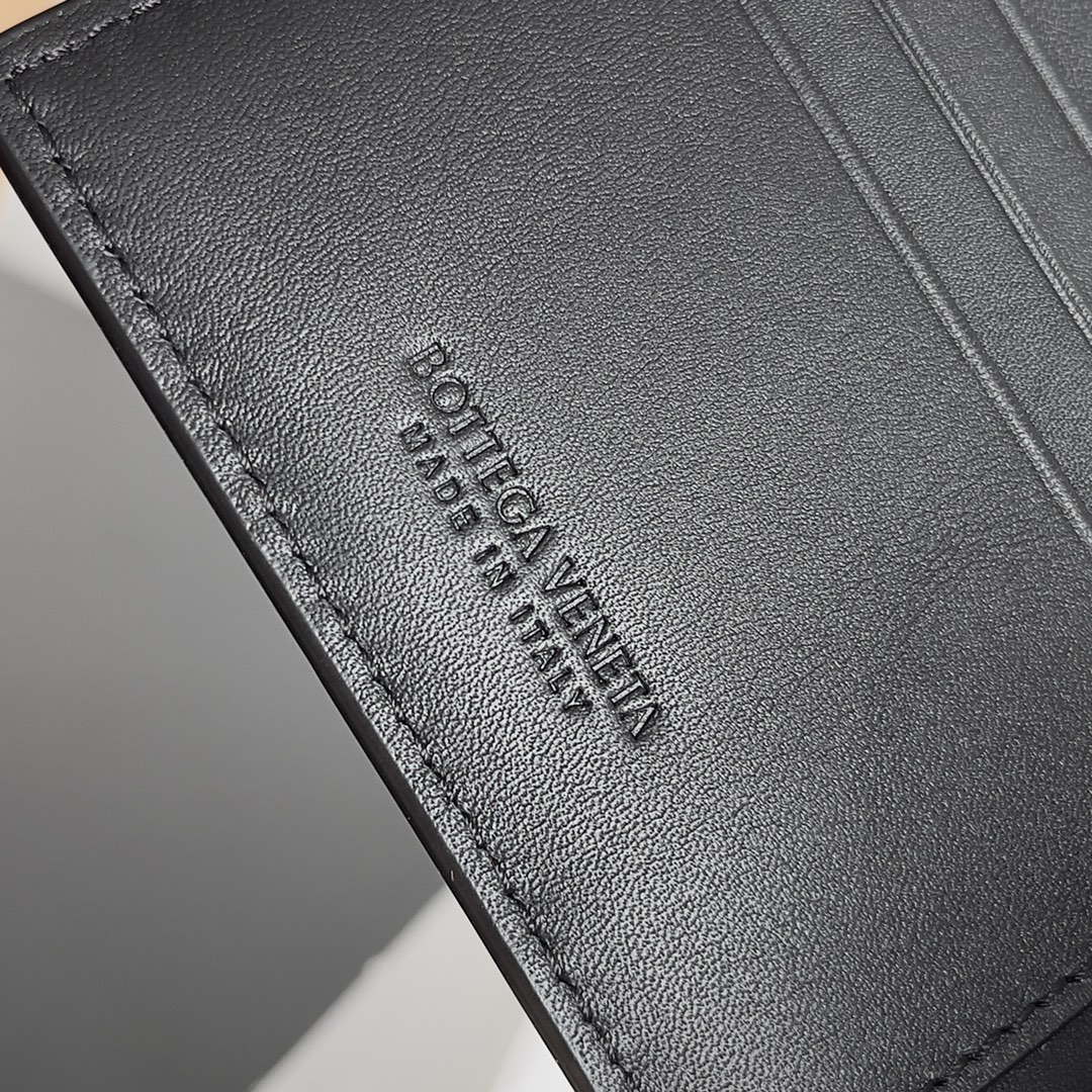 Bottega Veneta BV 740261 Bi-Fold Wallet With Coin Purse BV70081