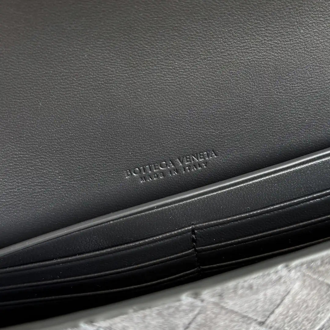 Bottega Veneta BV 741511 Andiamo Clutch Bv99040