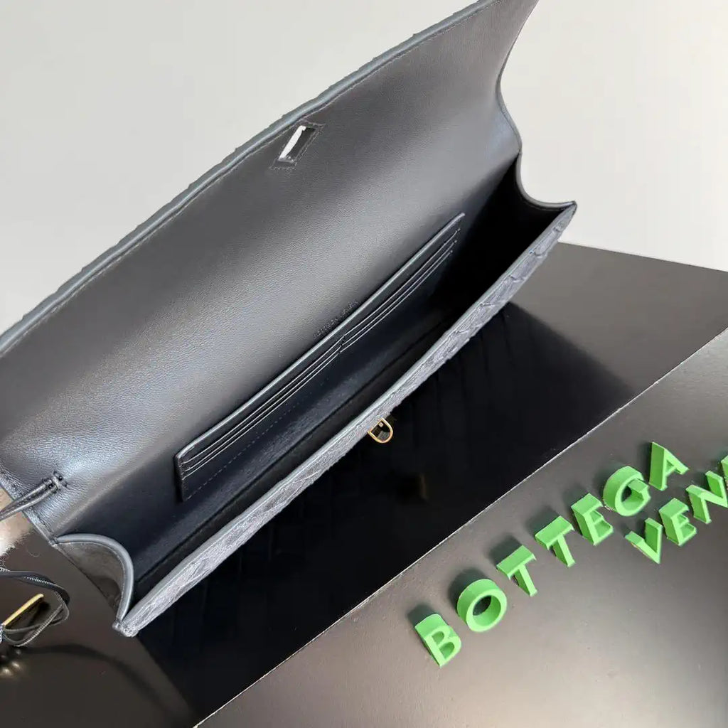 Bottega Veneta BV 741511 Andiamo Clutch Bv99040