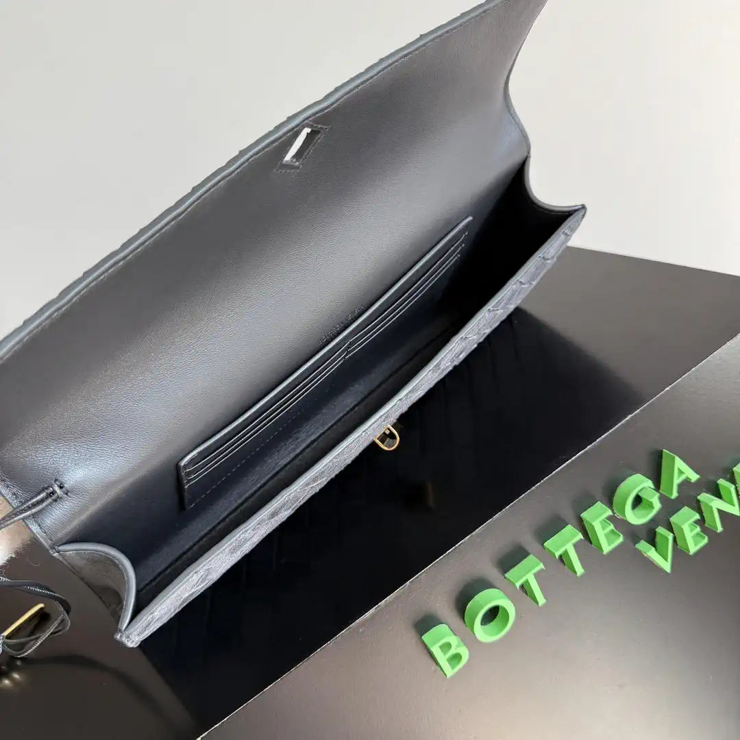 Bottega Veneta BV 741511 Andiamo Clutch Bv99040