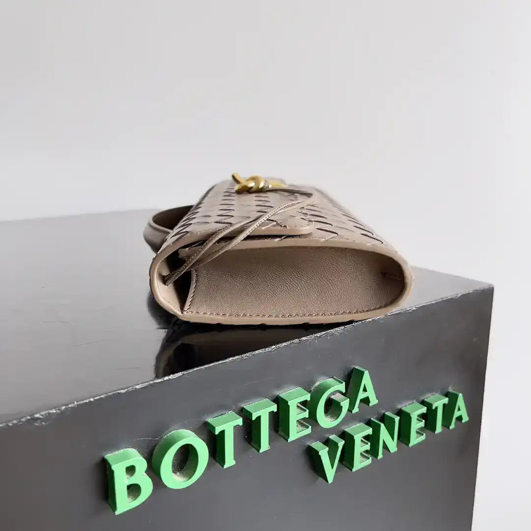 Bottega Veneta BV 741511 Long Clutch Andiamo With Handle Bv99000