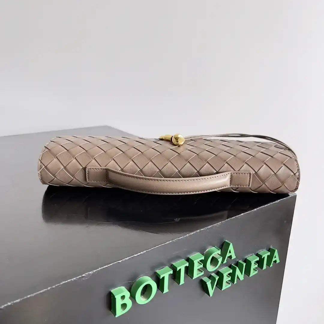 Bottega Veneta BV 741511 Long Clutch Andiamo With Handle Bv99000