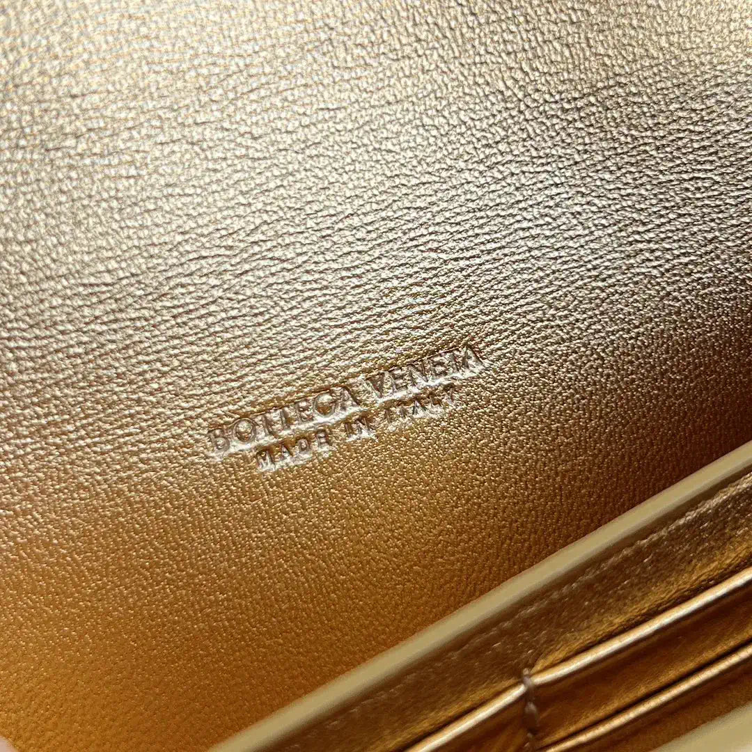 Bottega Veneta BV 741511 Long Clutch Andiamo With Handle Bv99013