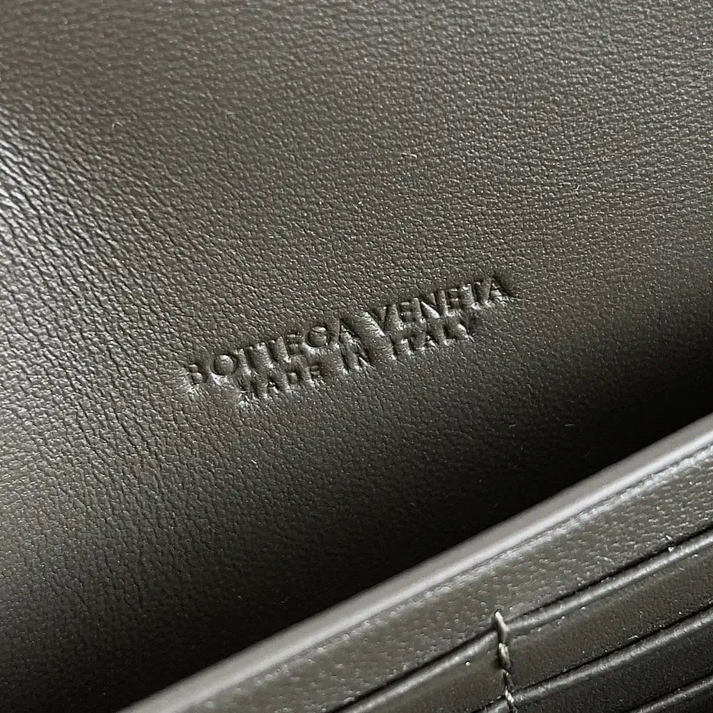Bottega Veneta BV 741511 Long Clutch Andiamo With Handle Bv99001