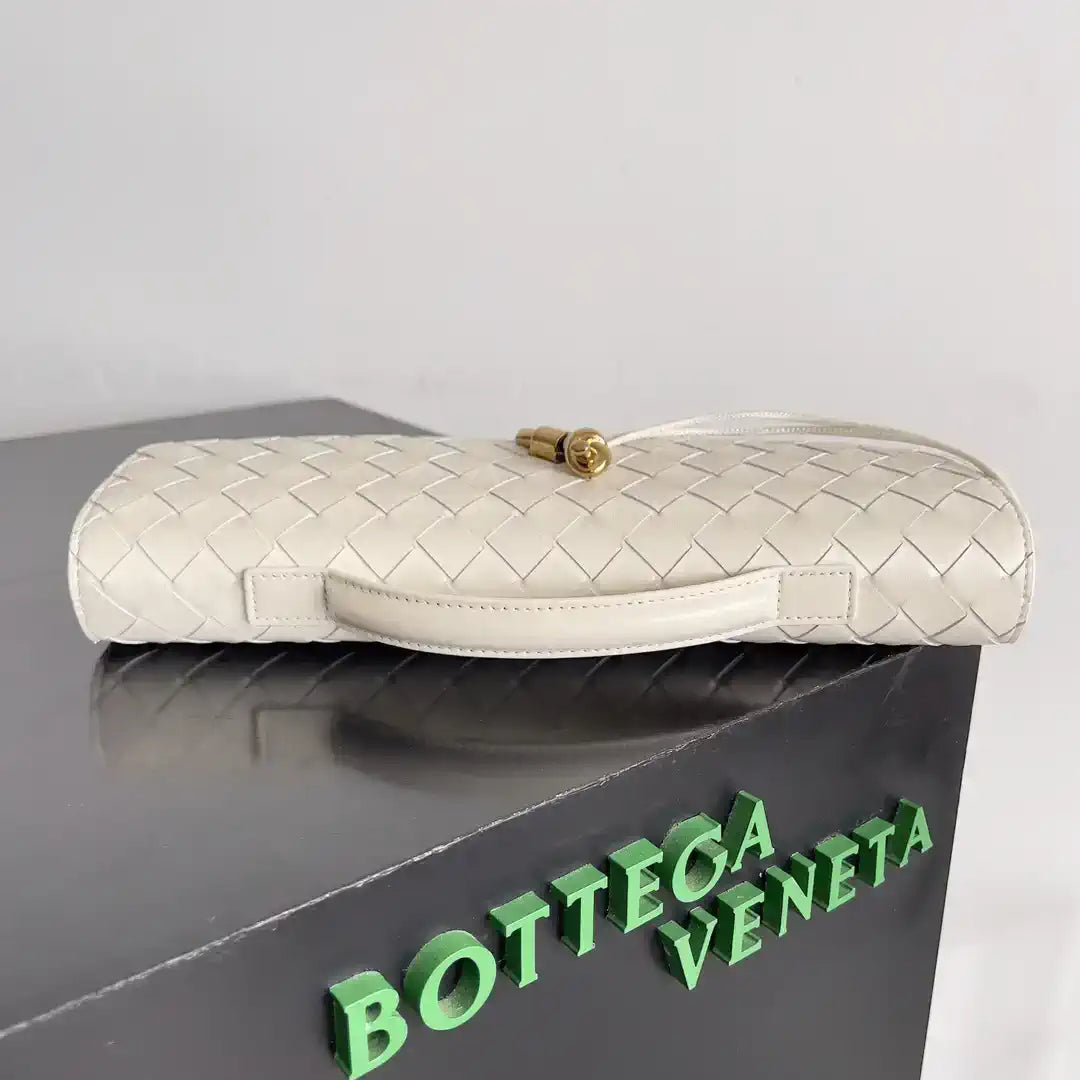 Bottega Veneta BV 741511 Long Clutch Andiamo With Handle Bv99009