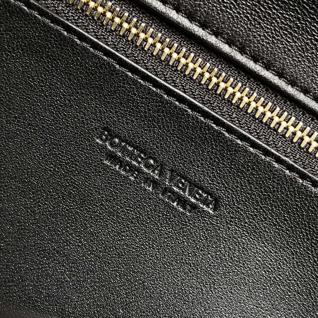 Bottega Veneta BV 741511 Long Clutch Andiamo With Handle Emerald Black