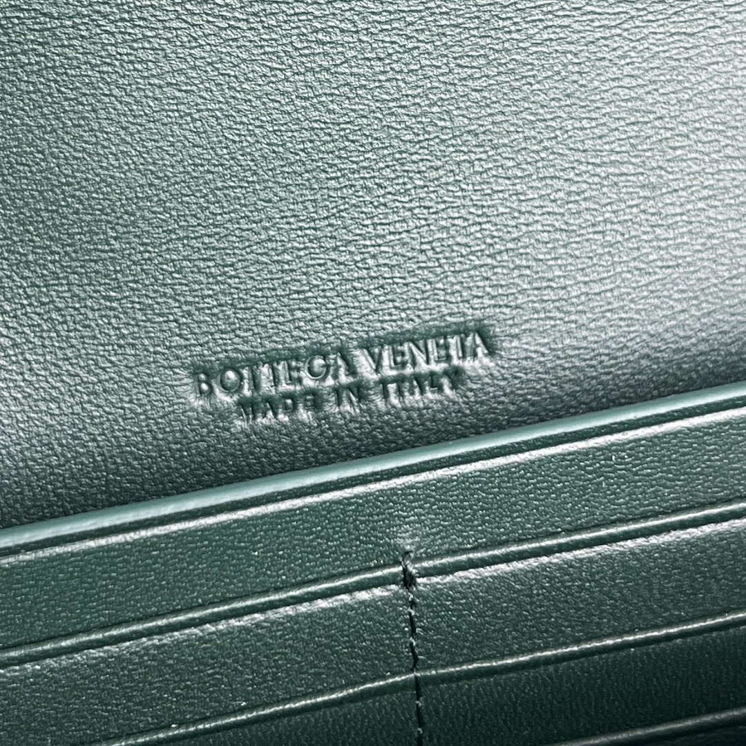 Bottega Veneta BV 741511 Long Clutch Andiamo With Handle Emerald Crocodile-grain Lambskin leather Green