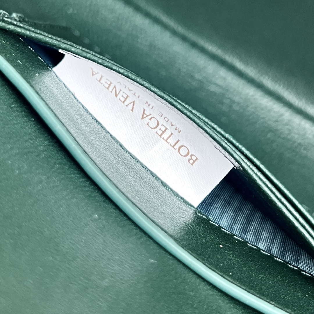 Bottega Veneta BV 741511 Long Clutch Andiamo With Handle Emerald Crocodile-grain Lambskin leather Green