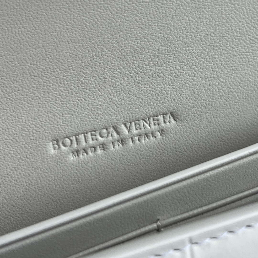 Bottega Veneta BV 741511 Long Clutch Andiamo With Handle Emerald Crocodile-grain Lambskin leather White