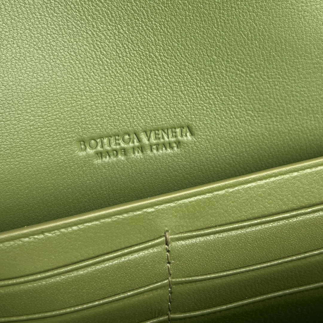 Bottega Veneta BV 741511 Long Clutch Andiamo With Handle Emerald Crocodile-grain Lambskin leather Lemon Green