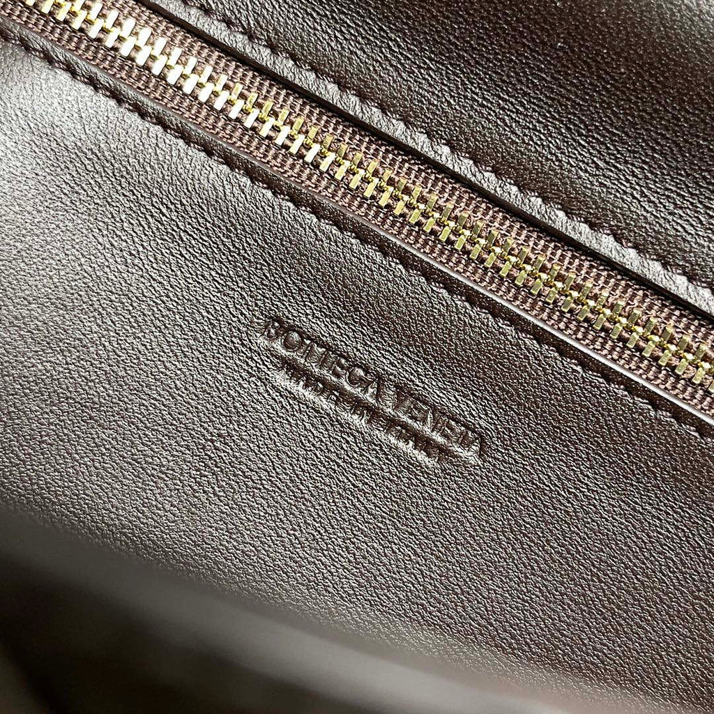 Bottega Veneta BV 741511 Long Clutch Andiamo With Handle Emerald Dark Brown